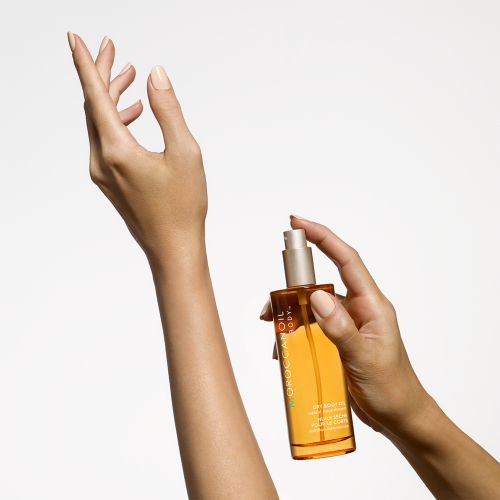 Moroccanoil_DryBodyOilHandimage_50ml.png